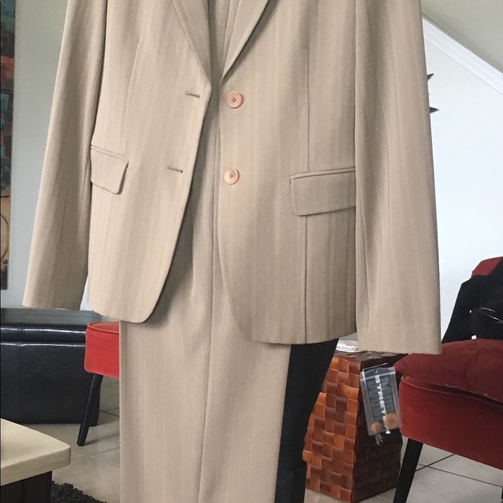 Women’s suit